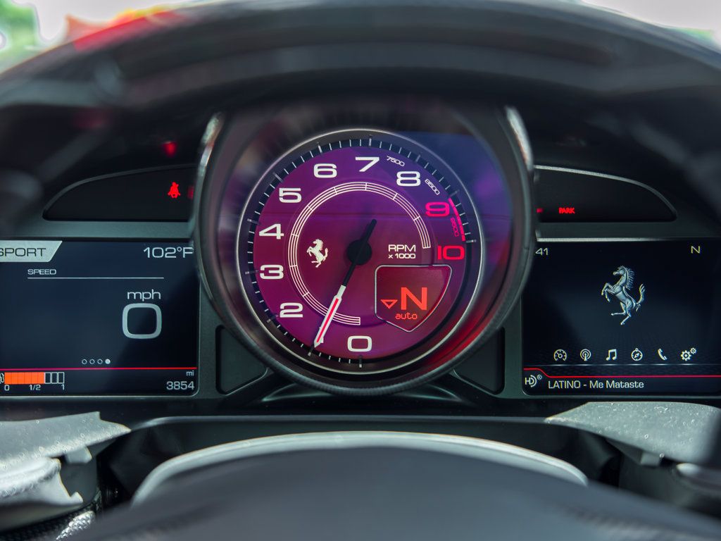 Used 2019 Ferrari 812 Superfast RWD image 8