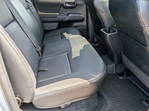 Used 2018 Toyota Tacoma TRD Off-Road image 21