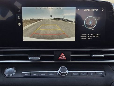 Used 2024 Hyundai Elantra SEL image 17