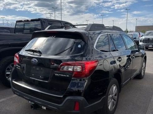 Used 2019 Subaru Outback 2.5i Premium AWD/4WD image 2
