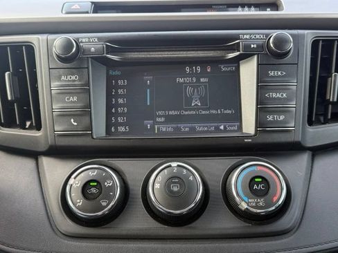Used 2017 Toyota RAV4 LE AWD/4WD image 21