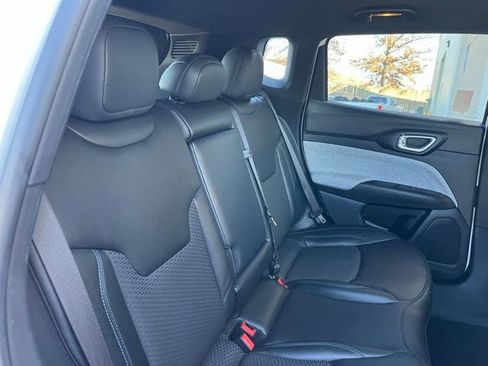 Used 2024 Jeep Compass Latitude image 24