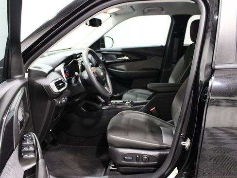 Used 2023 Chevrolet TrailBlazer LT w/ Convenience Package AWD/4WD image 3