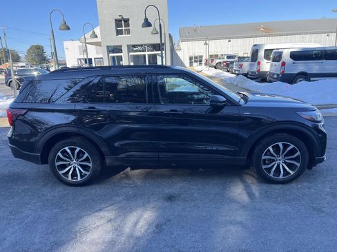 Used 2025 Ford Explorer ST-Line image 2