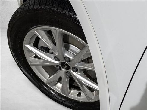 Certified 2025 Audi Q3 2.0T Premium w/ Convenience Package image 10