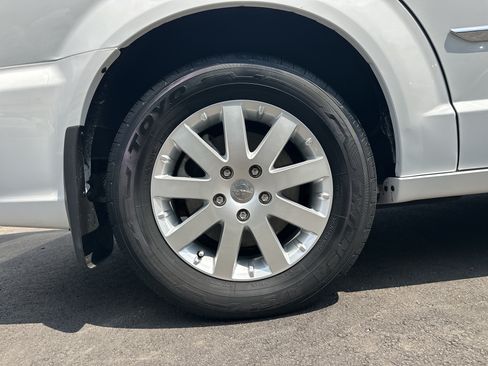 Used 2015 Chrysler Town & Country Touring FWD image 16