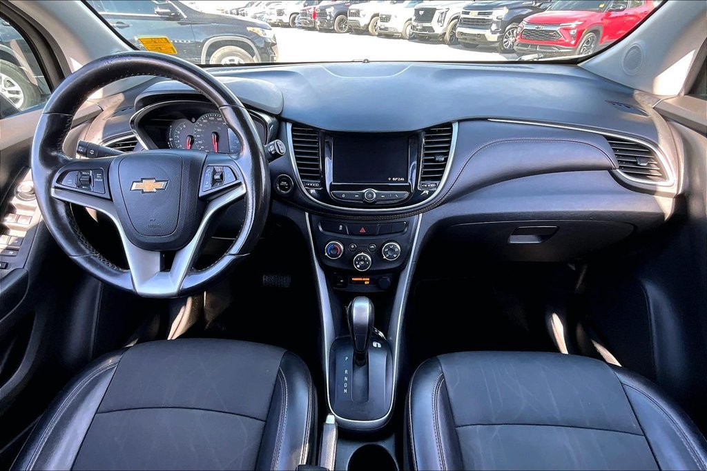 Used 2022 Chevrolet Trax LT w/ LT Convenience Package FWD image 5
