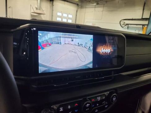 Used 2024 Jeep Wrangler Unlimited Sahara image 26