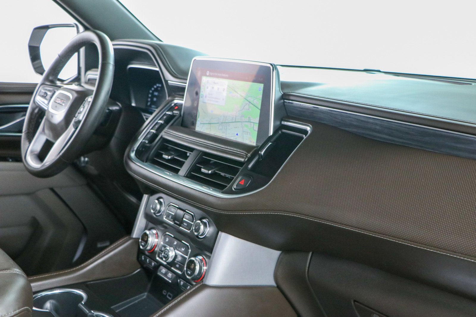 Used 2023 GMC Yukon SLT w/ SLT Premium Package AWD/4WD image 30