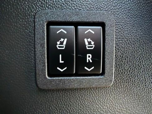 Used 2023 Buick Enclave Avenir w/ Avenir Technology Package image 12