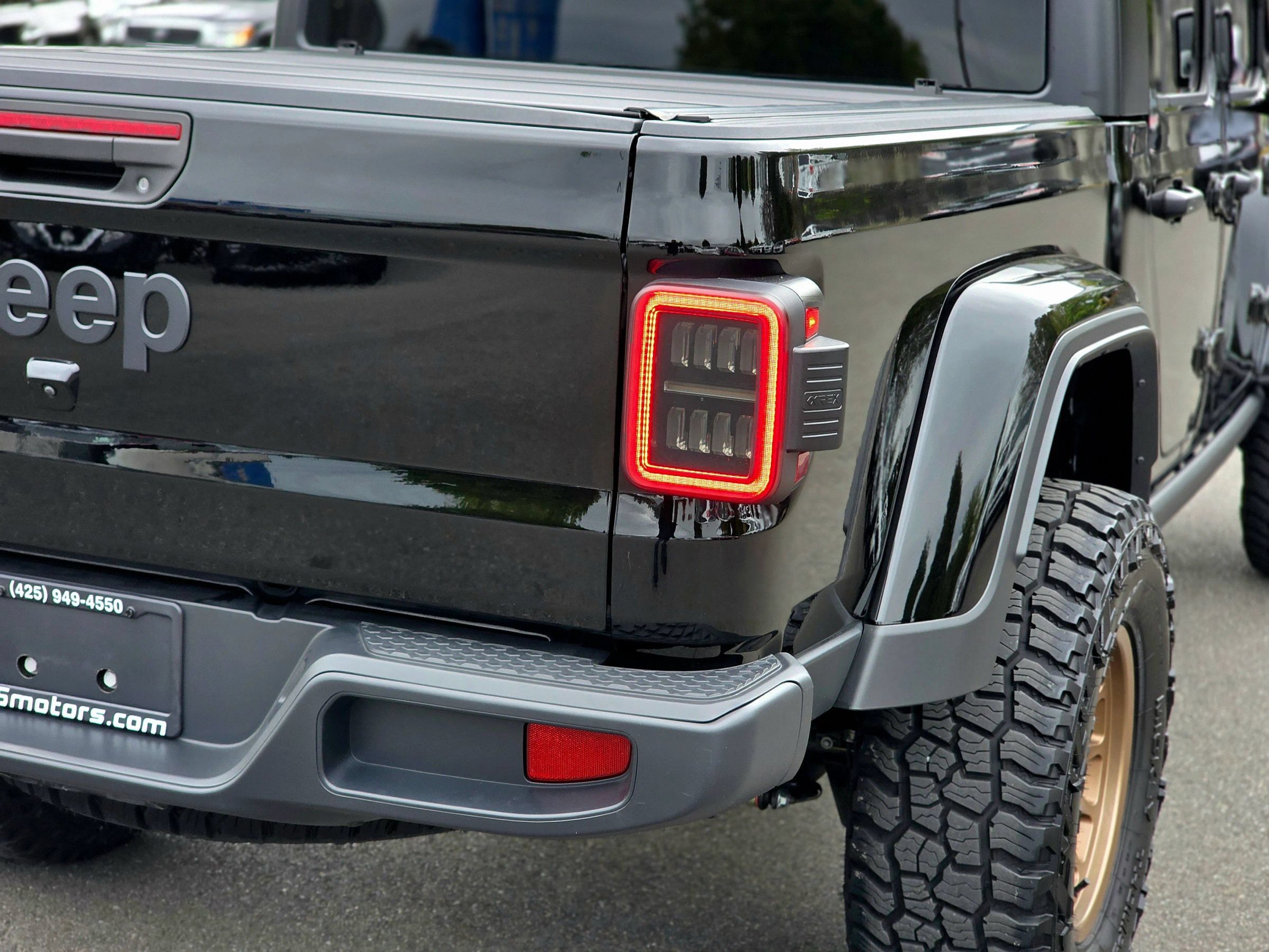Used 2025 Jeep Gladiator Sport AWD/4WD image 14