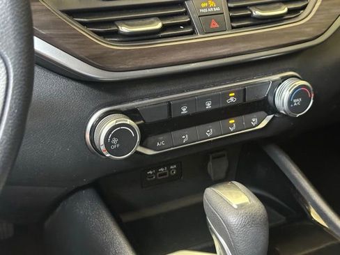 Used 2024 Nissan Altima 2.5 SV FWD image 29
