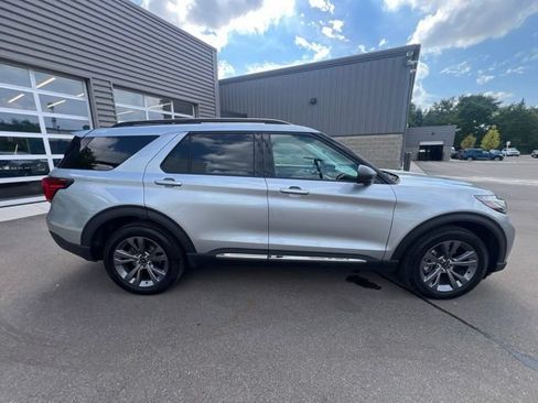Used 2025 Ford Explorer Active w/ Active Comfort Package AWD/4WD image 4