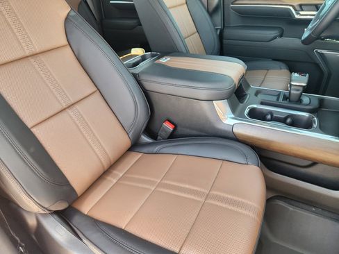 New 2026 Chevrolet Silverado 1500 High Country w/ High Country Premium Package AWD/4WD image 10