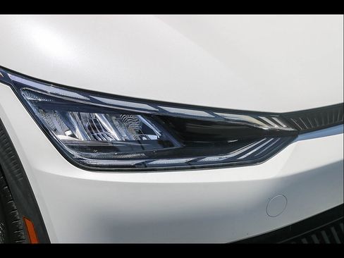 Used 2024 Kia EV6 Light RWD image 6
