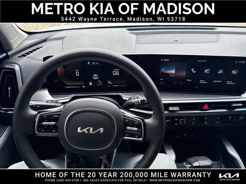 Used 2025 Kia Sorento LX FWD image 16