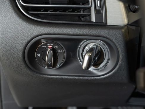 Certified 2026 Porsche Macan AWD/4WD image 28