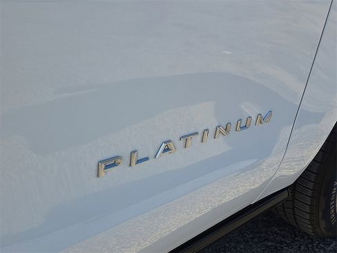 Used 2025 Ford Expedition Platinum image 8