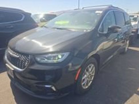 Used 2022 Chrysler Pacifica Touring-L w/ Uconnect Theater Family Group FWD image 14