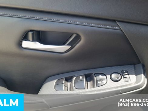 Used 2024 Nissan Sentra SV FWD image 15