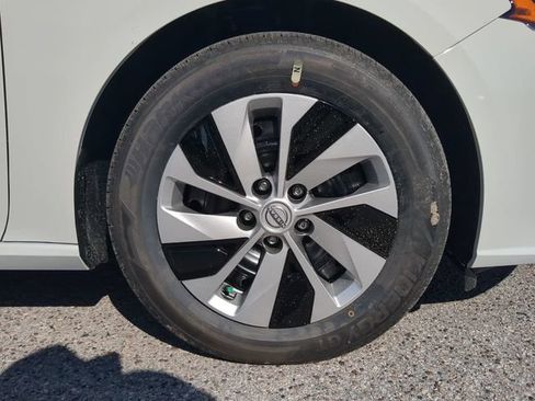 Certified 2025 Nissan Altima 2.5 S FWD image 11