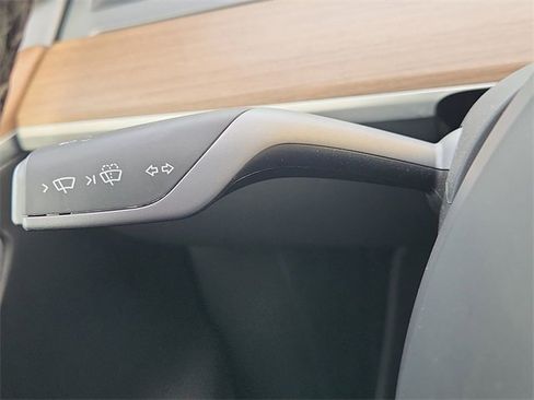 Used 2023 Tesla Model Y Long Range image 17