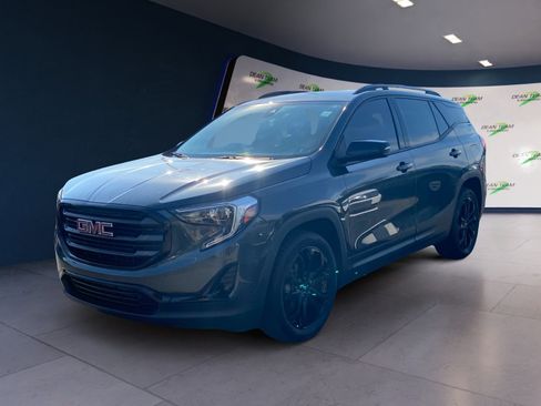 Used 2020 GMC Terrain SLT w/ Preferred Package FWD image 3