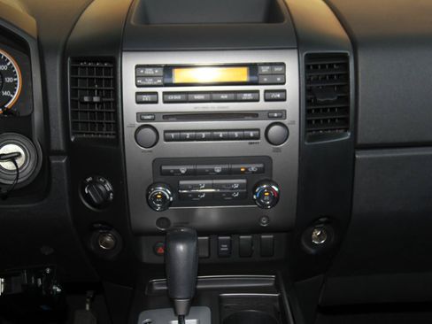 Used 2008 Nissan Titan SE AWD/4WD image 13