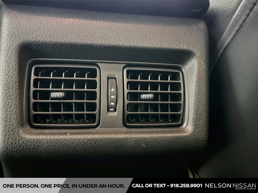 Used 2018 Toyota Camry SE w/ Audio Package FWD image 23
