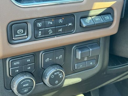 Used 2023 Chevrolet Tahoe High Country w/ Advanced Technology Package AWD/4WD image 20