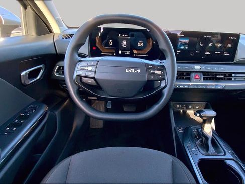 Used 2025 Kia K4 FWD image 6