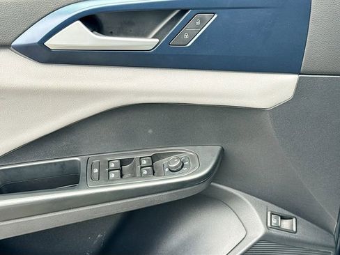 Used 2022 Volkswagen Taos SE FWD image 19