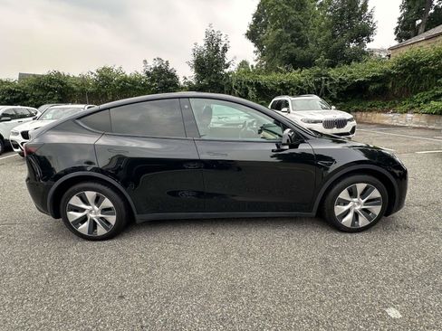 Used 2021 Tesla Model Y Long Range AWD/4WD image 2