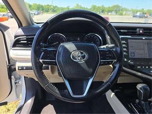Used 2019 Toyota Camry XLE w/ Navigation Package FWD image 6