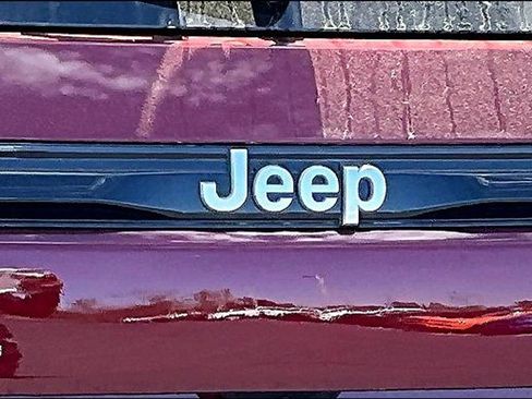 New 2026 Jeep Grand Cherokee Laredo AWD/4WD image 9