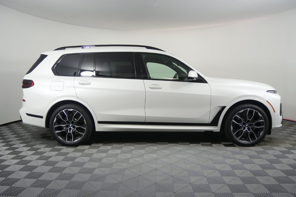 Used 2027 BMW X7 xDrive40i w/ Executive Package AWD/4WD image 3