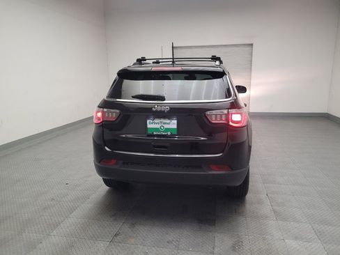 Used 2018 Jeep Compass Latitude FWD image 7