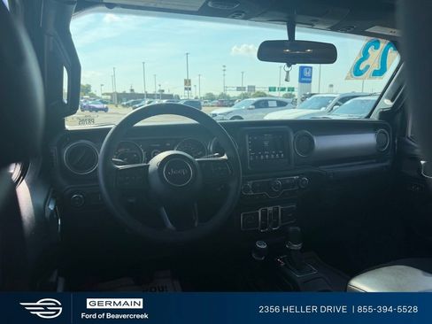 Used 2023 Jeep Gladiator Sport AWD/4WD image 14