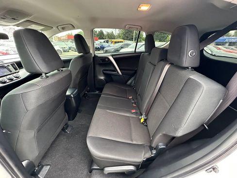 Used 2016 Toyota RAV4 LE w/ Preferred Accessory Package FWD image 17