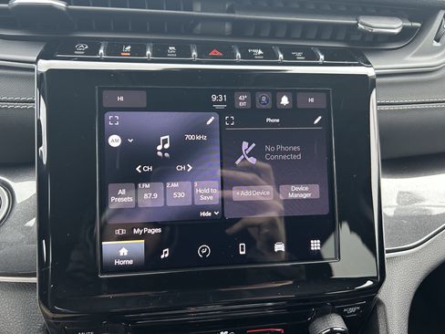 Used 2023 Jeep Grand Cherokee Laredo image 12