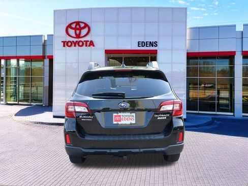 Used 2017 Subaru Outback 2.5i Limited AWD/4WD image 4
