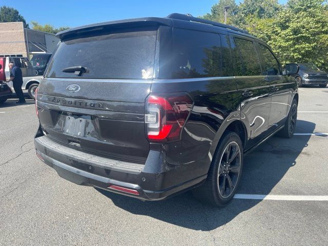 Used 2023 Ford Expedition Limited AWD/4WD image 5