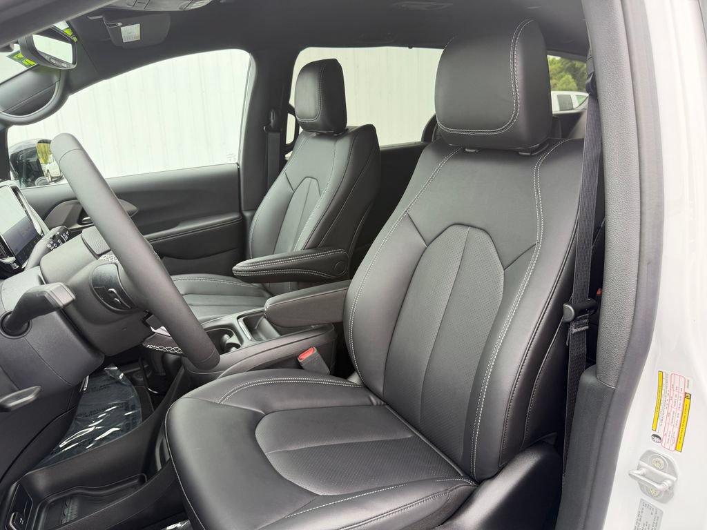 New 2027 Chrysler Pacifica Select AWD/4WD image 19
