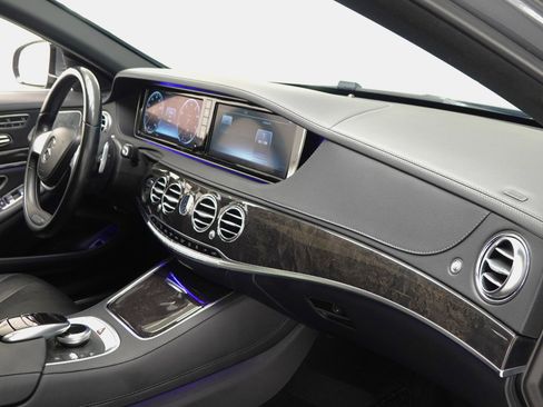 Used 2017 Mercedes-Benz S 550 Sedan w/ Sport Package w/ Sport Package image 43