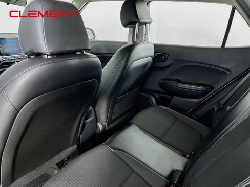 Used 2023 Hyundai Venue Limited FWD image 29