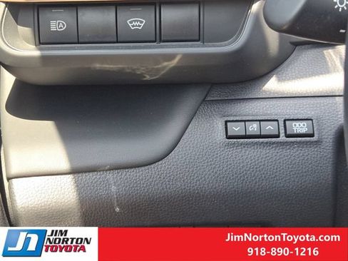 Used 2024 Toyota Crown AWD/4WD image 23