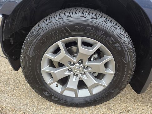 Used 2019 Nissan Frontier SL image 23