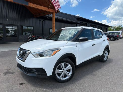 Used 2020 Nissan Kicks S FWD image 1