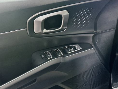 Used 2023 Kia Sorento LX image 15