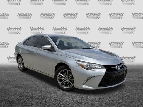 Used 2015 Toyota Camry SE FWD image 2
